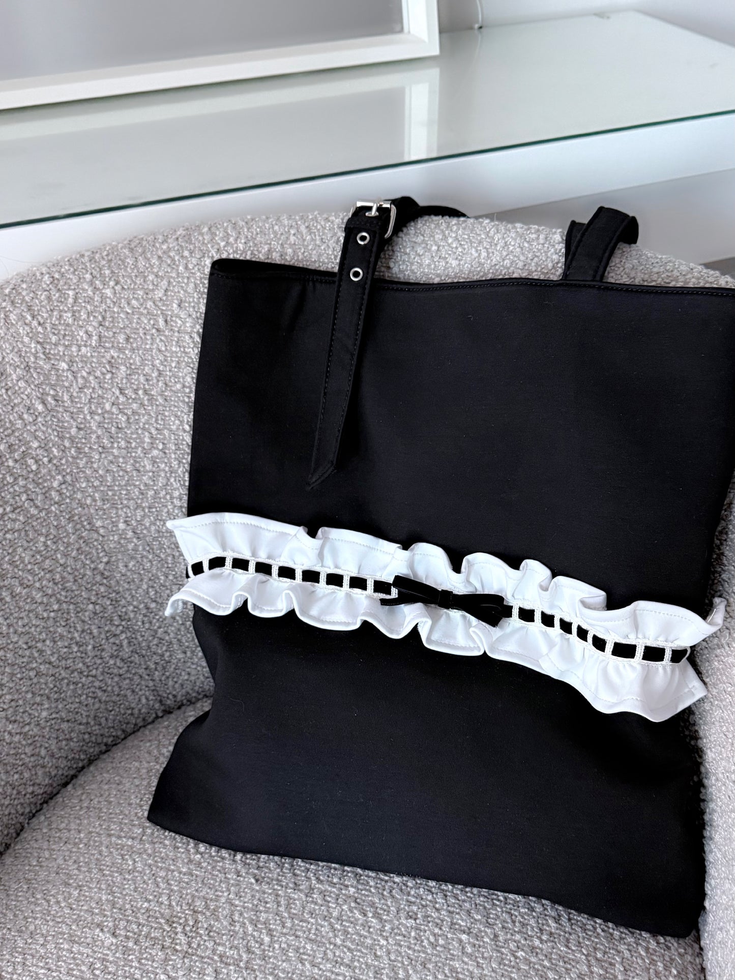 petit frill tote bag (black)