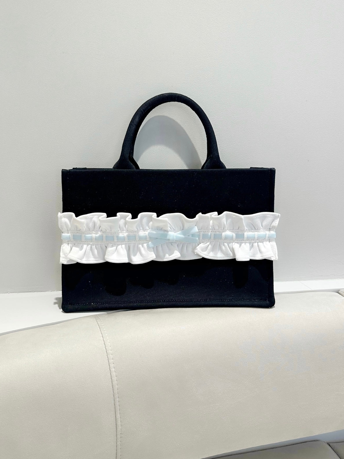 petit frill tote bag