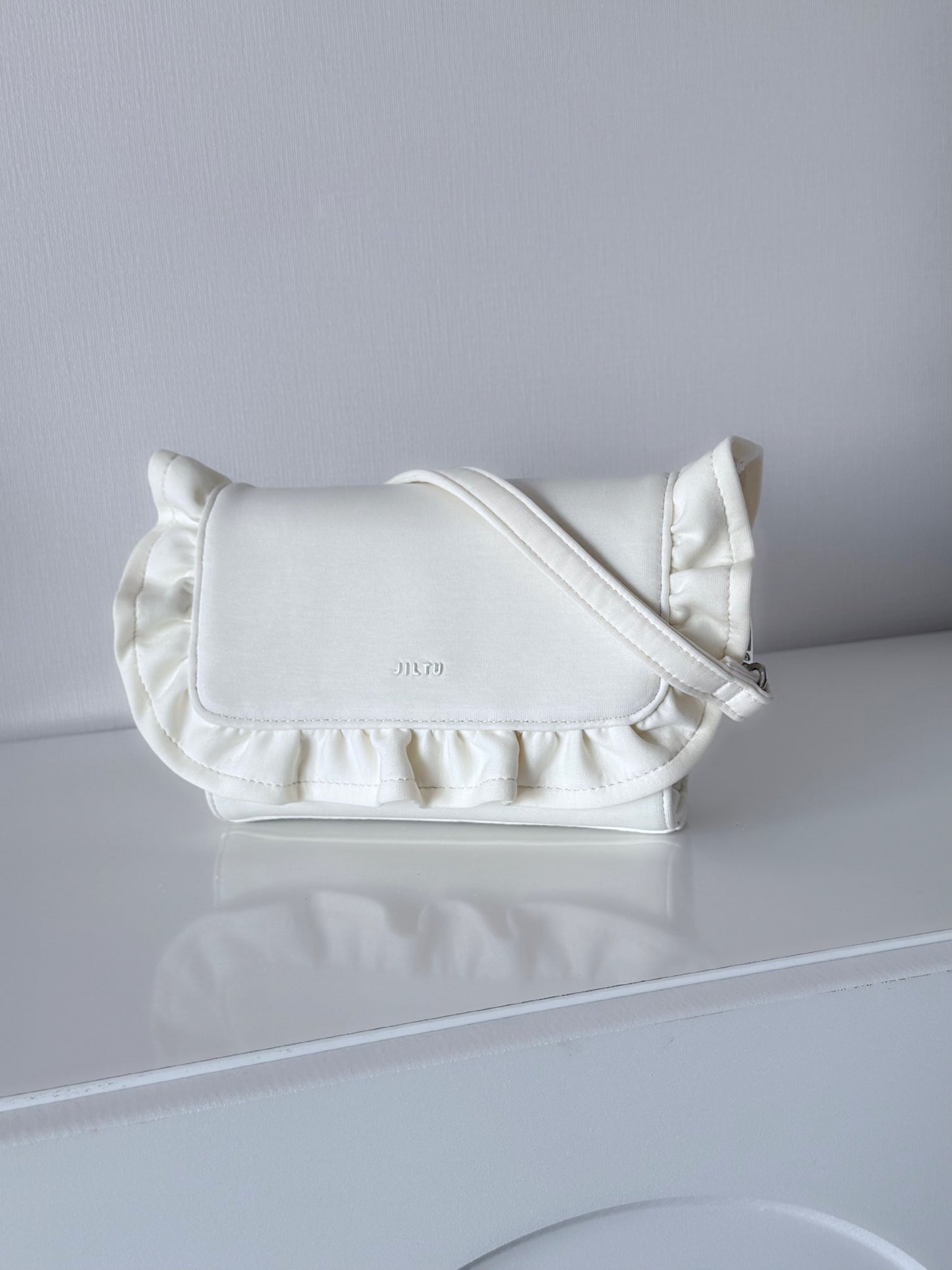 petit frill shoulder bag (ivory)