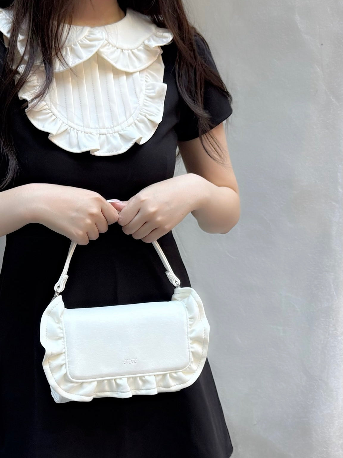 petit frill shoulder bag (ivory)